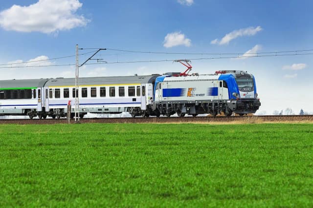 Czy TLK to InterCity? Poznaj kluczowe różnice i komfort podróży Czy TLK to InterCity? Poznaj kluczowe różnice i komfort podróży