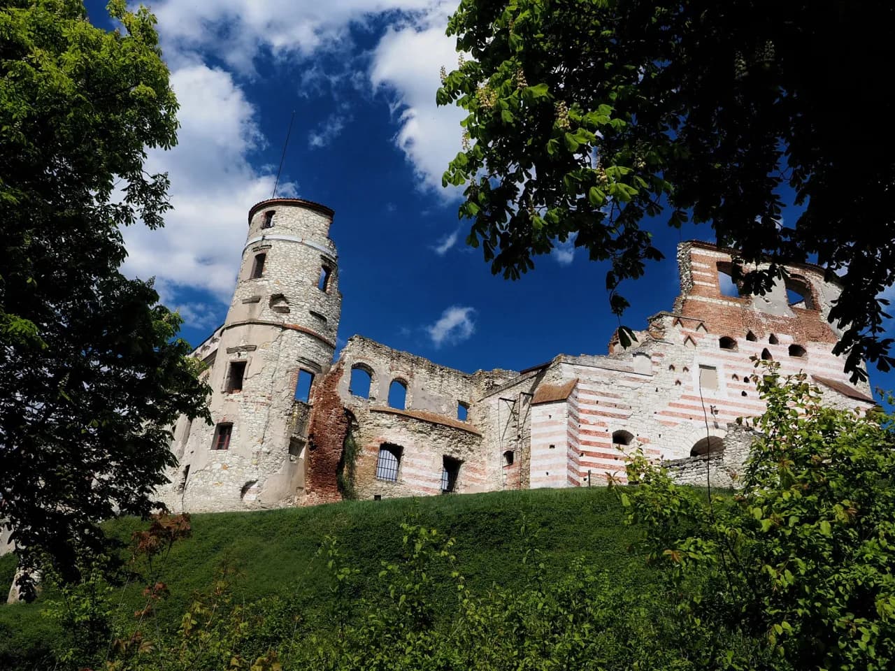 Najlepsze atrakcje w Janowcu nad Wisłą, które musisz zobaczyć Najlepsze atrakcje w Janowcu nad Wisłą, które musisz zobaczyć