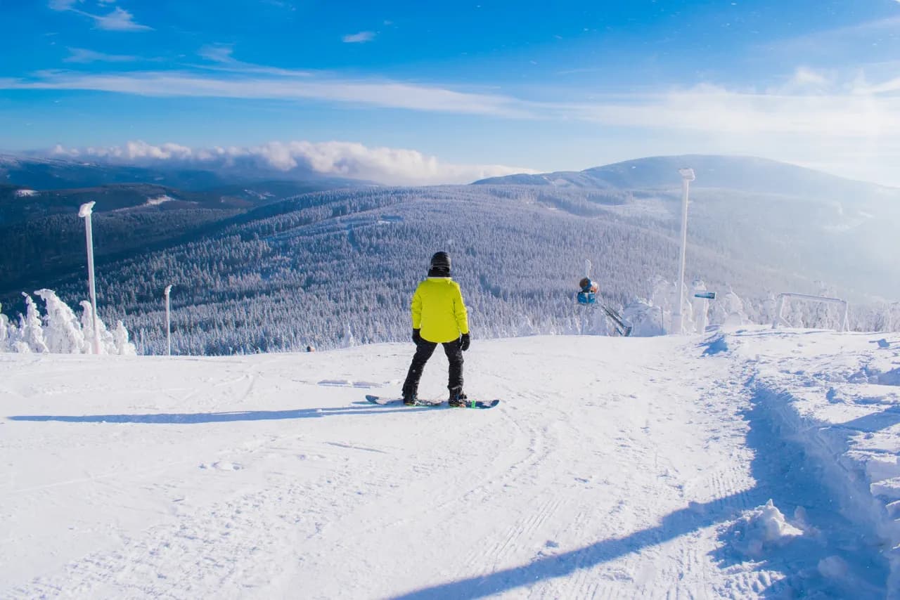 Gdzie na narty w Górach Świętokrzyskich? Odkryj najlepsze stoki Gdzie na narty w Górach Świętokrzyskich? Odkryj najlepsze stoki